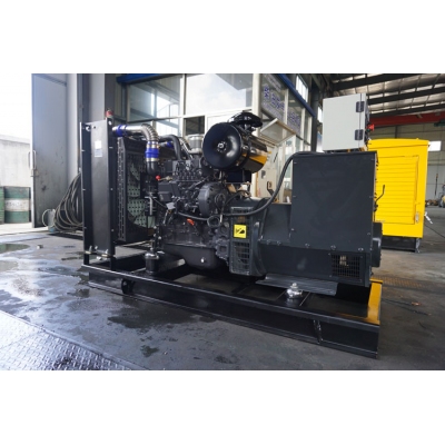 50kw上柴動力柴油發電機組-上柴動力6缸柴油機4HTAA4.3-G31柴油發電機組,缸徑/行程：105/124mm,柴油發電機組水冷發動機功率56KW,柴油發電機組配套馬拉松斯坦福發電機。廠價直銷歡迎選購：13773399855。